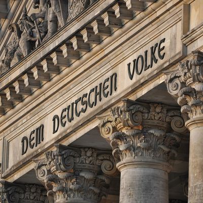 Bild vergrößern: Staat